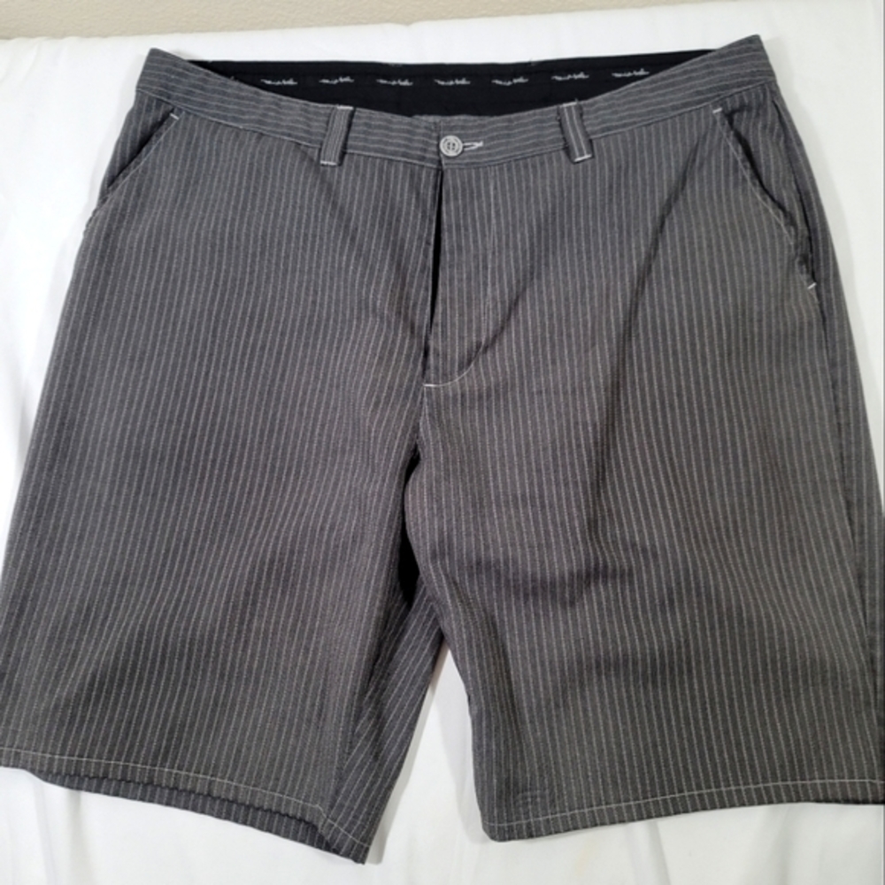 TRAVIS MATHEW SORRY FOR BEING AWESOME SHORTS MENS SZ 40 POLYESTER RAYON SPANDEX.